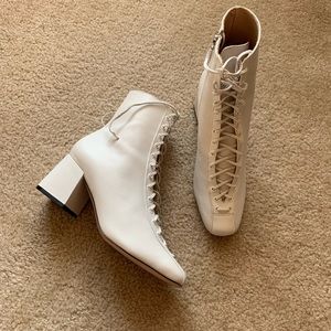 SCHUTZ New Kika womens Bootie in white